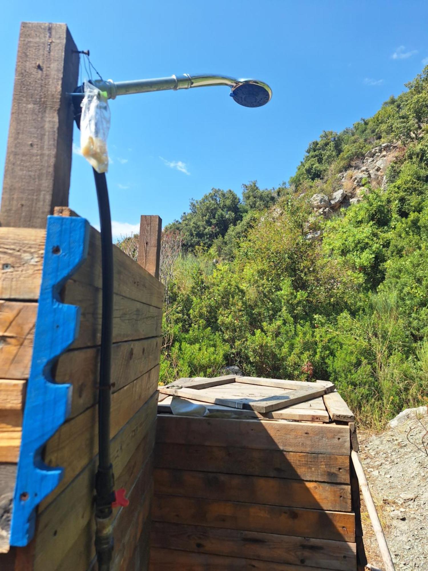 Lost Paradise Eco Camping Himare Eksteriør bilde